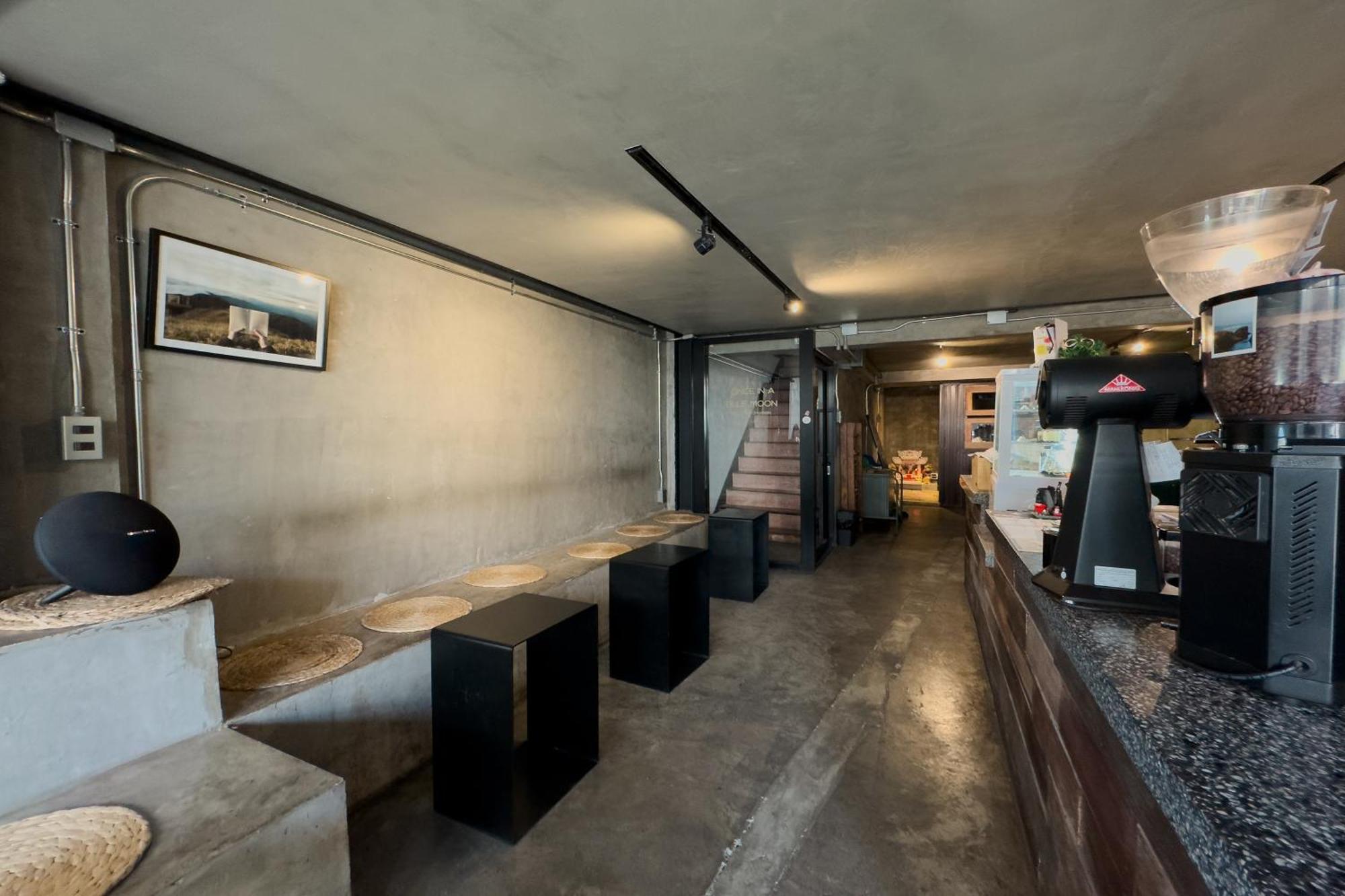 Once In A Blue Moon Cafe And Hostel Chiang Mai Ngoại thất bức ảnh